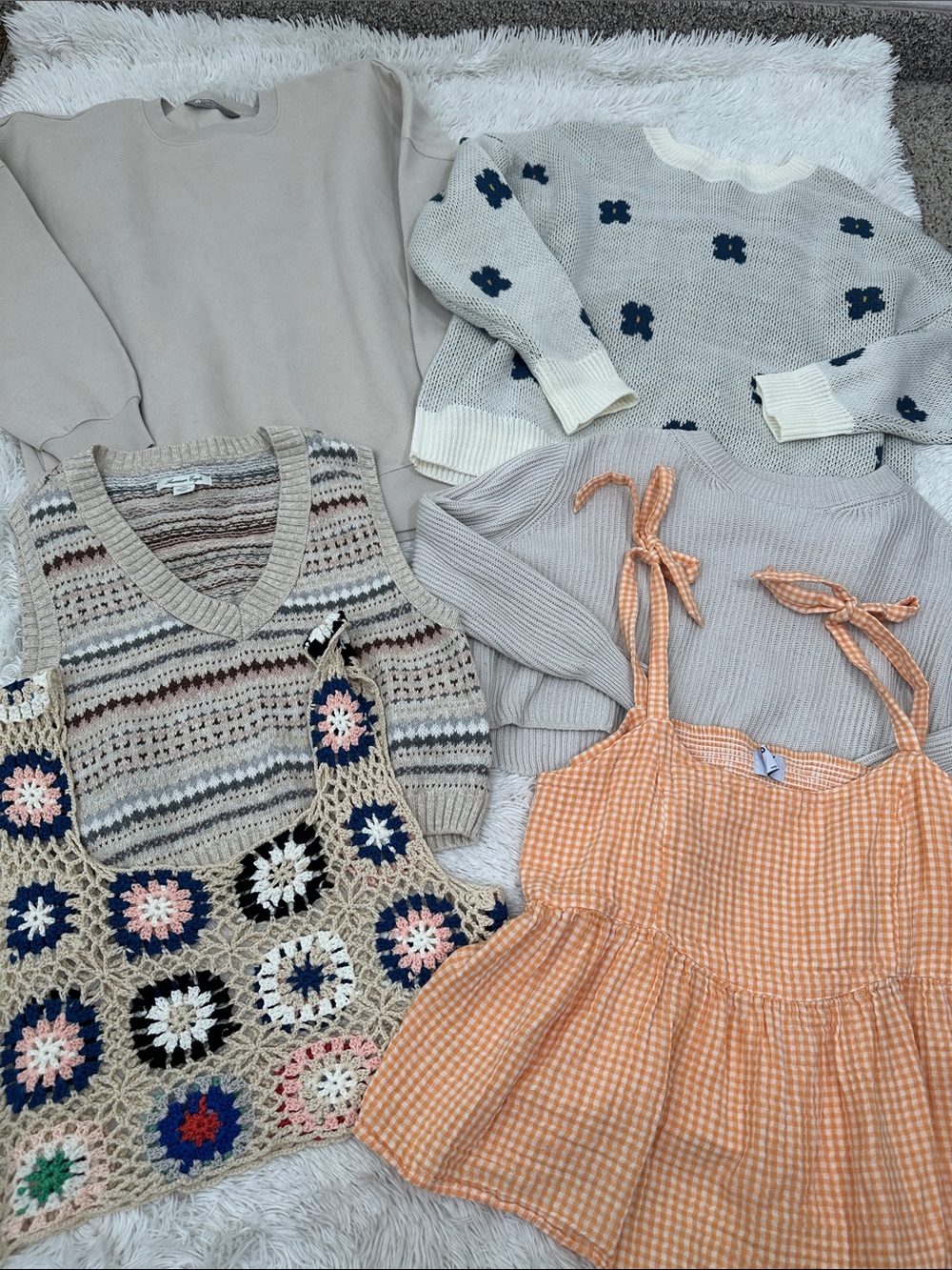 🍏 Bundle of 6 Woman’s Tops Size L